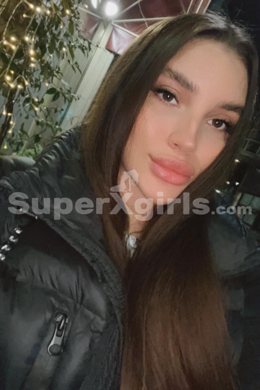 Ariana Escort in Paris