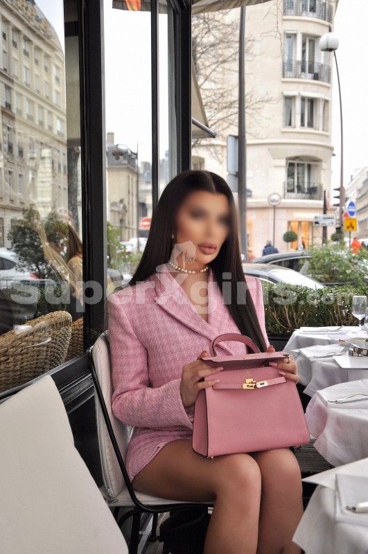 Ayah Bella Escort in Paris