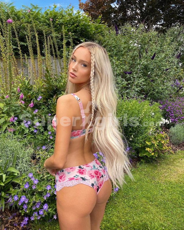 Evelina Escort in London