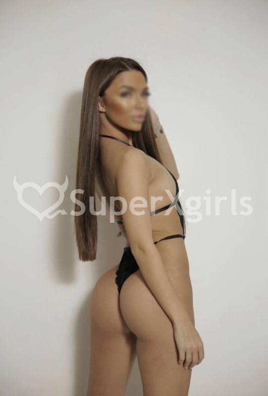 Jolie مرافقة تل أبيب