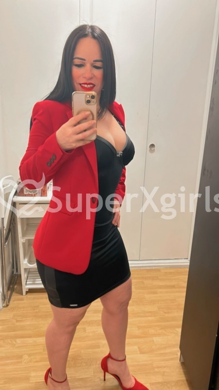 Nicole مرافقة ثيونفيل