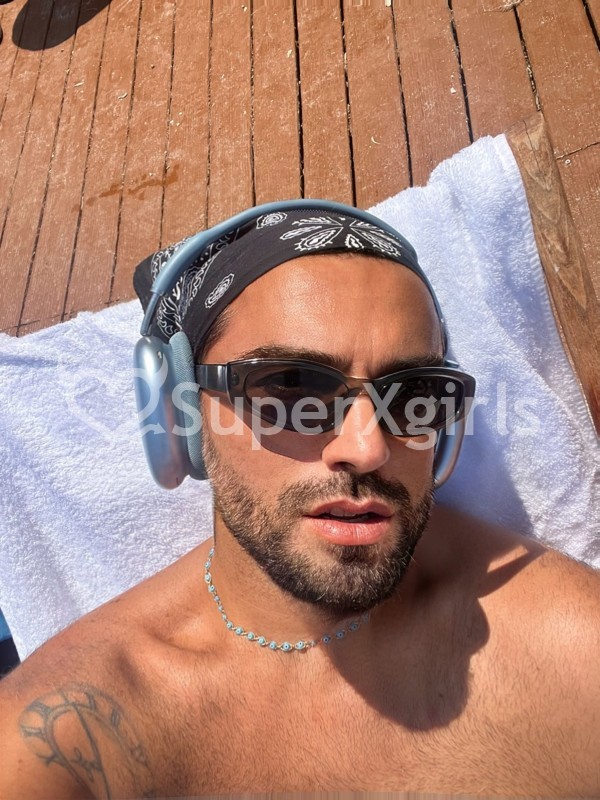 Maximus_ Meninos Corfu