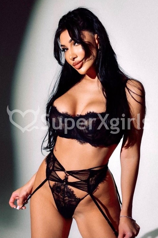 Naomi Eskorte Dubai