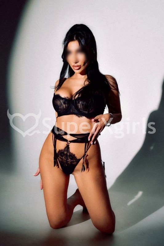 Naomi Eskorte Dubai