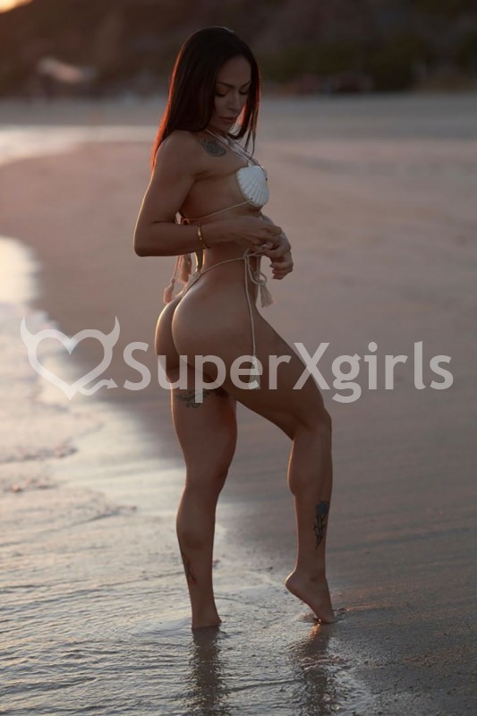 Sofia مرافقة لندن