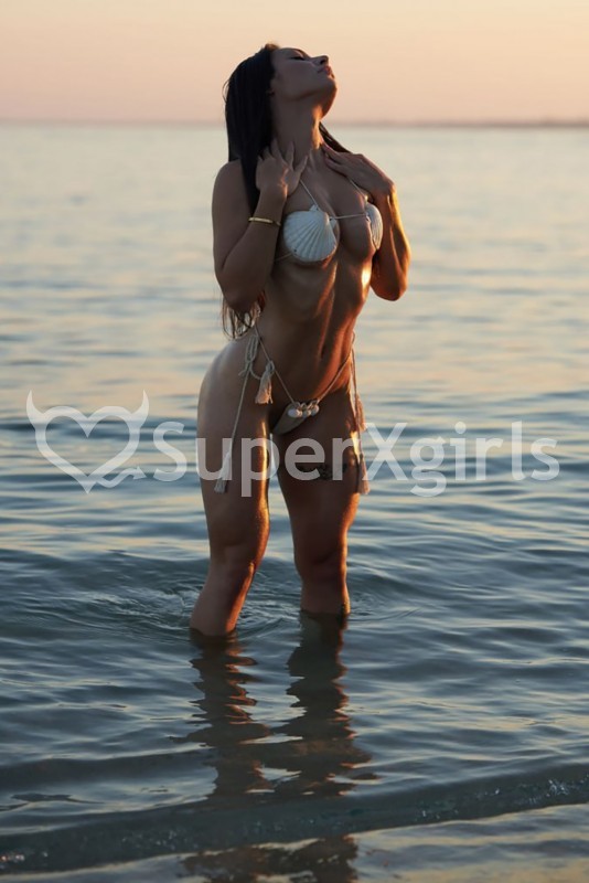 Sofia مرافقة لندن