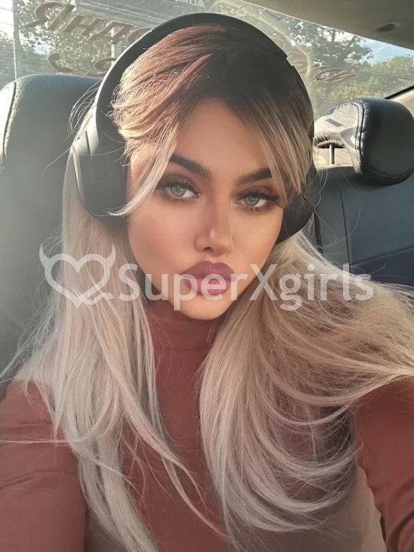 Vicky مرافقة دبي