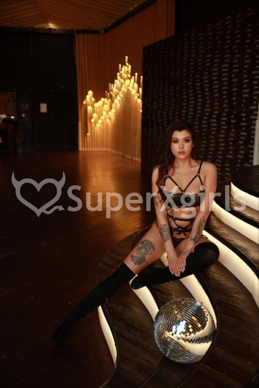 KIRA LUXURY مرافقة إيزمير