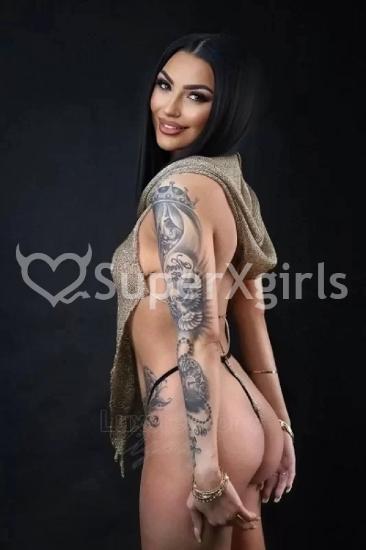 Anelia مرافقة لندن