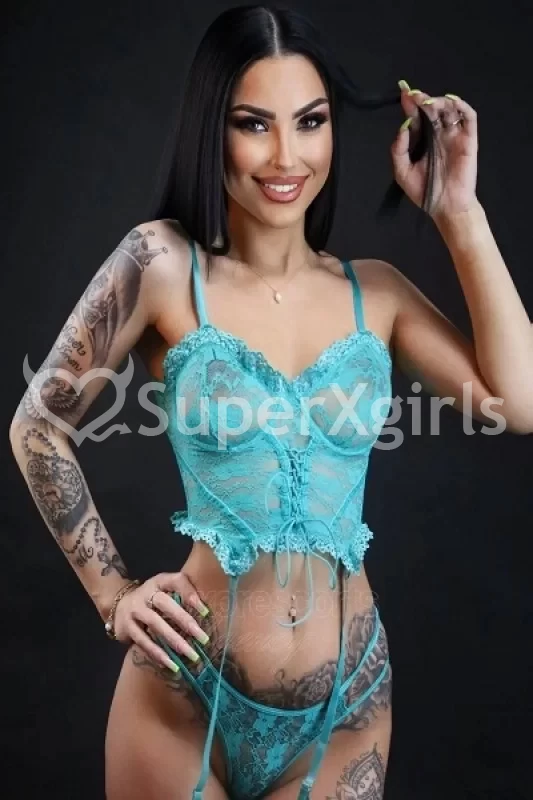 Anelia مرافقة لندن