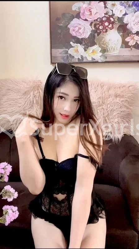 Lisa hộ tống Abu Dhabi