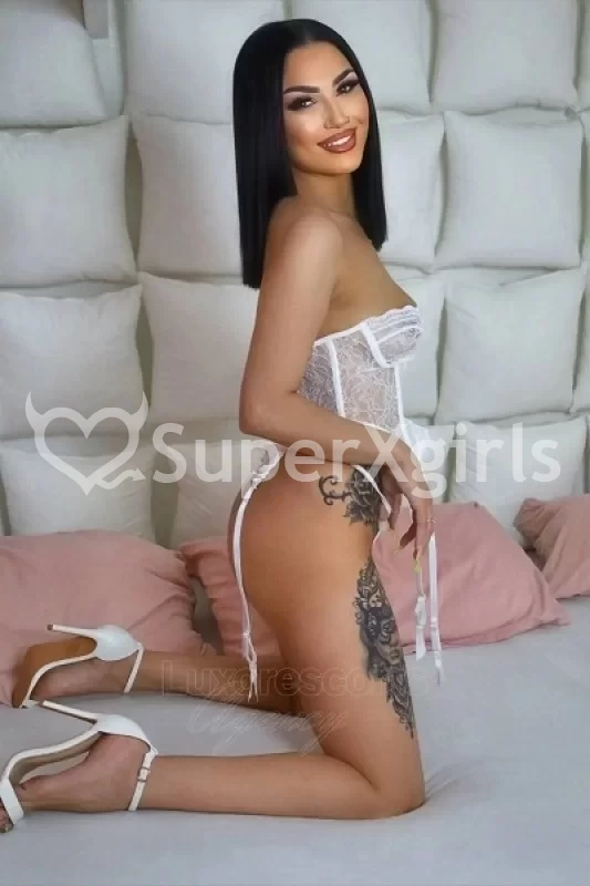 Anelia مرافقة لندن